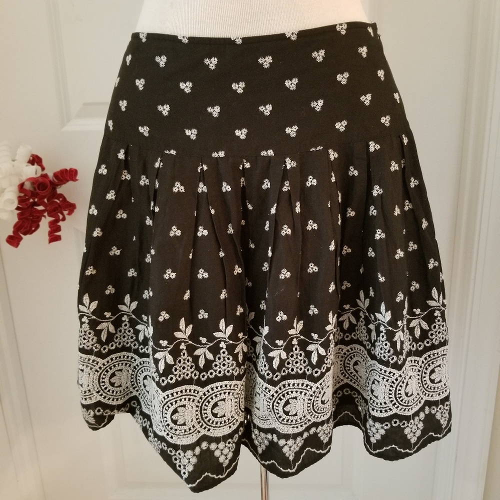 Georgiou Studio women's embroidered skirt